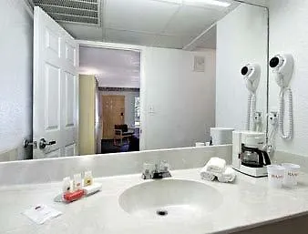 Ramada Limited Clearwater Hotel And Suites