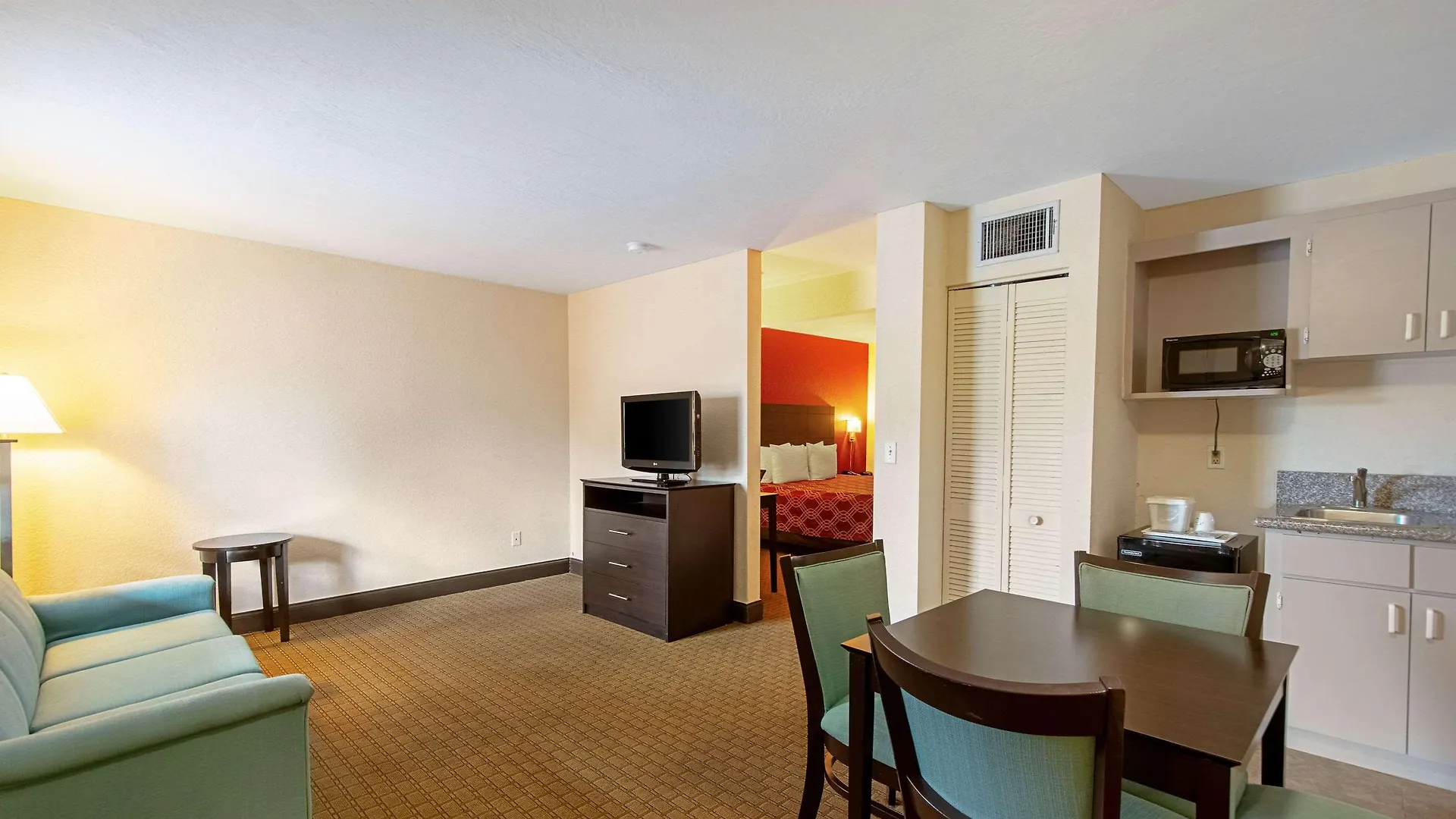 Ramada Limited Clearwater Hotel And Suites 2*,
