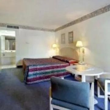 Ramada Limited Clearwater Hotel And Suites