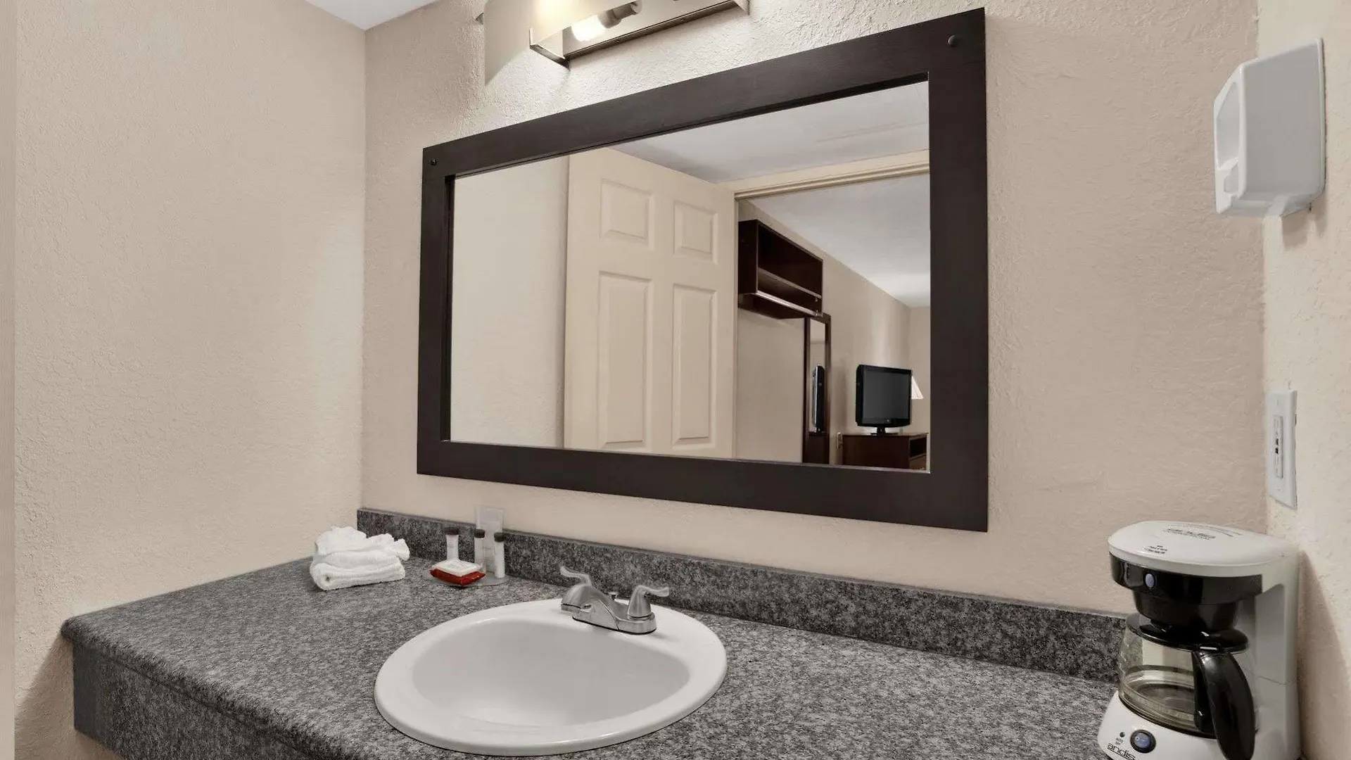 Ramada Limited Clearwater Hotel And Suites
