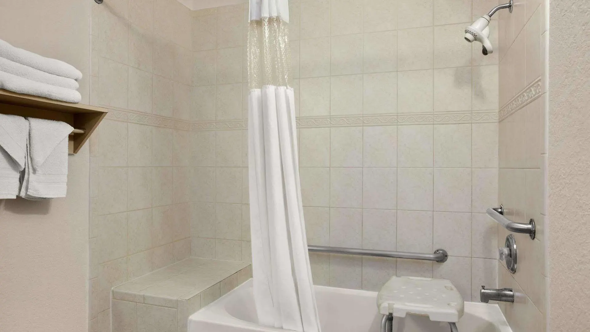 Ramada Limited Clearwater Hotel And Suites 2*,