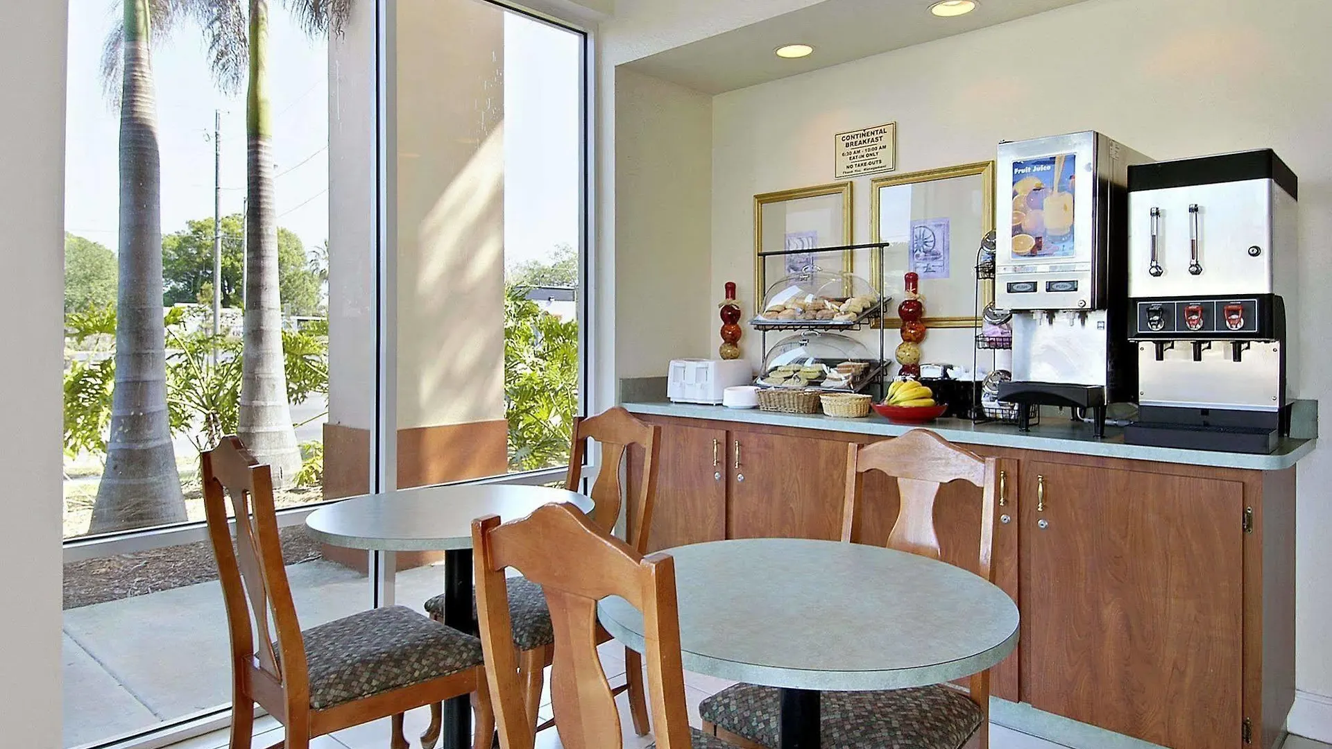Ramada Limited Clearwater Hotel And Suites 2*,