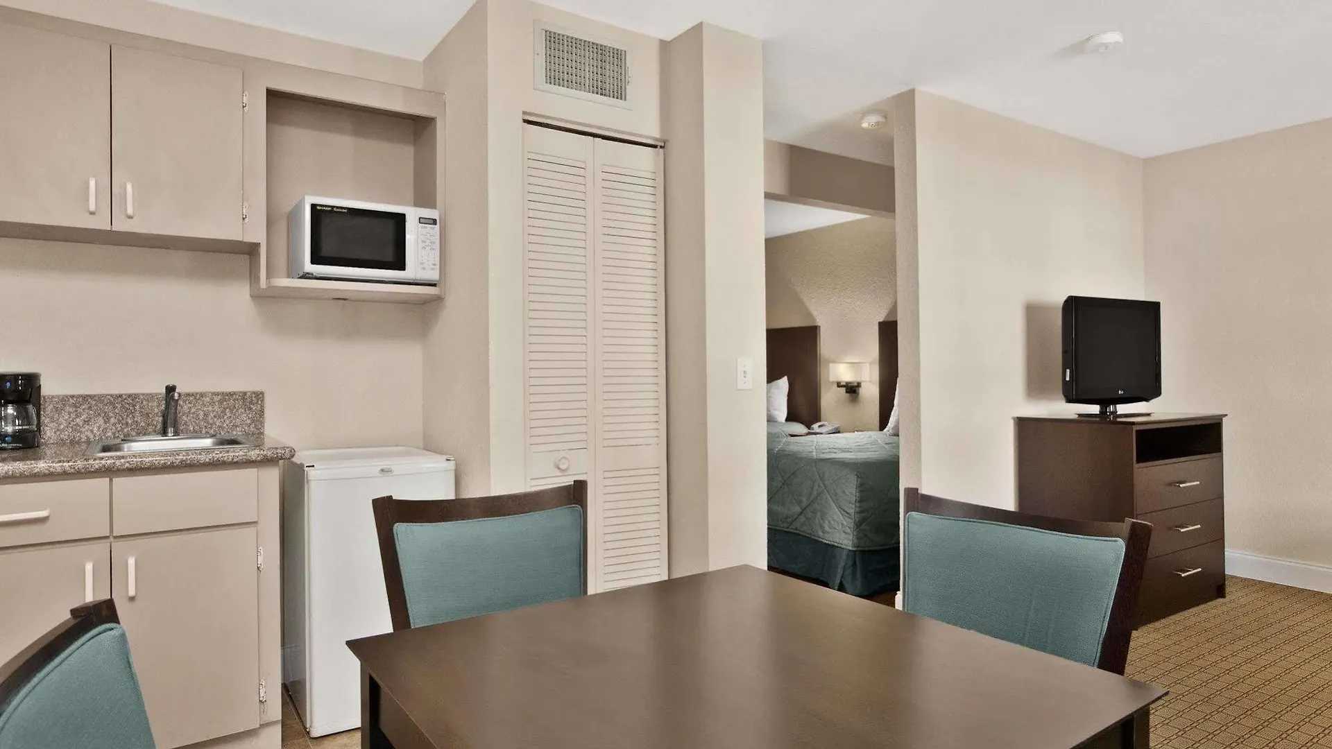 Ramada Limited Clearwater Hotel And Suites